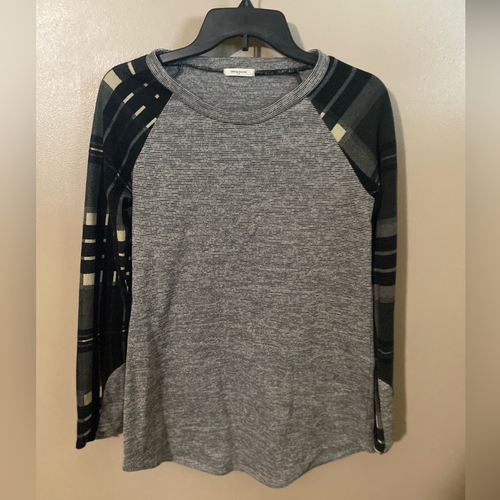 Gray with plaid sleeves small